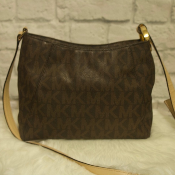 Michael Kors Fulton Messenger - Picture 2 of 16
